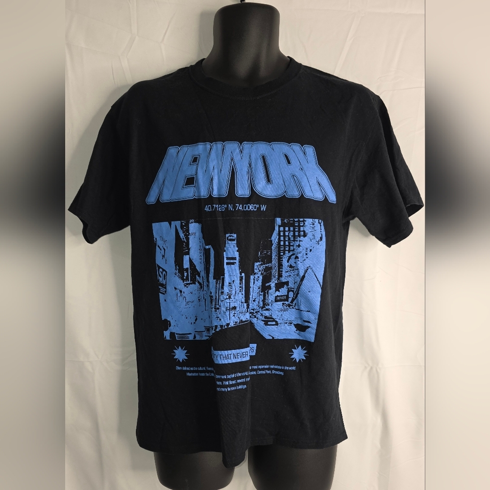 Fashion Nova Black T-Shirt with Blue New York Graphic Size Medium CL-1461